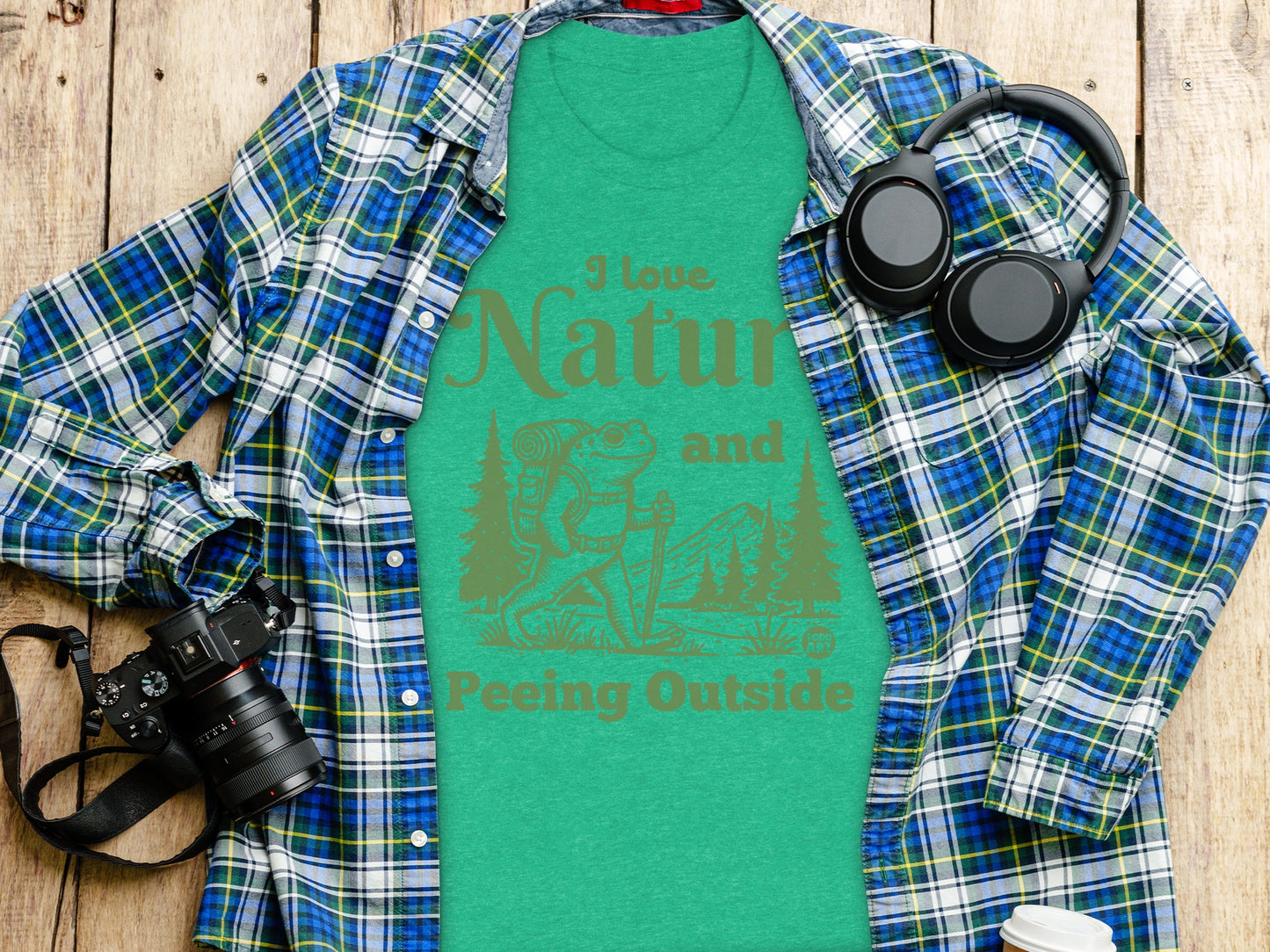 I love Nature and Peeing Outside graphic tshirt product